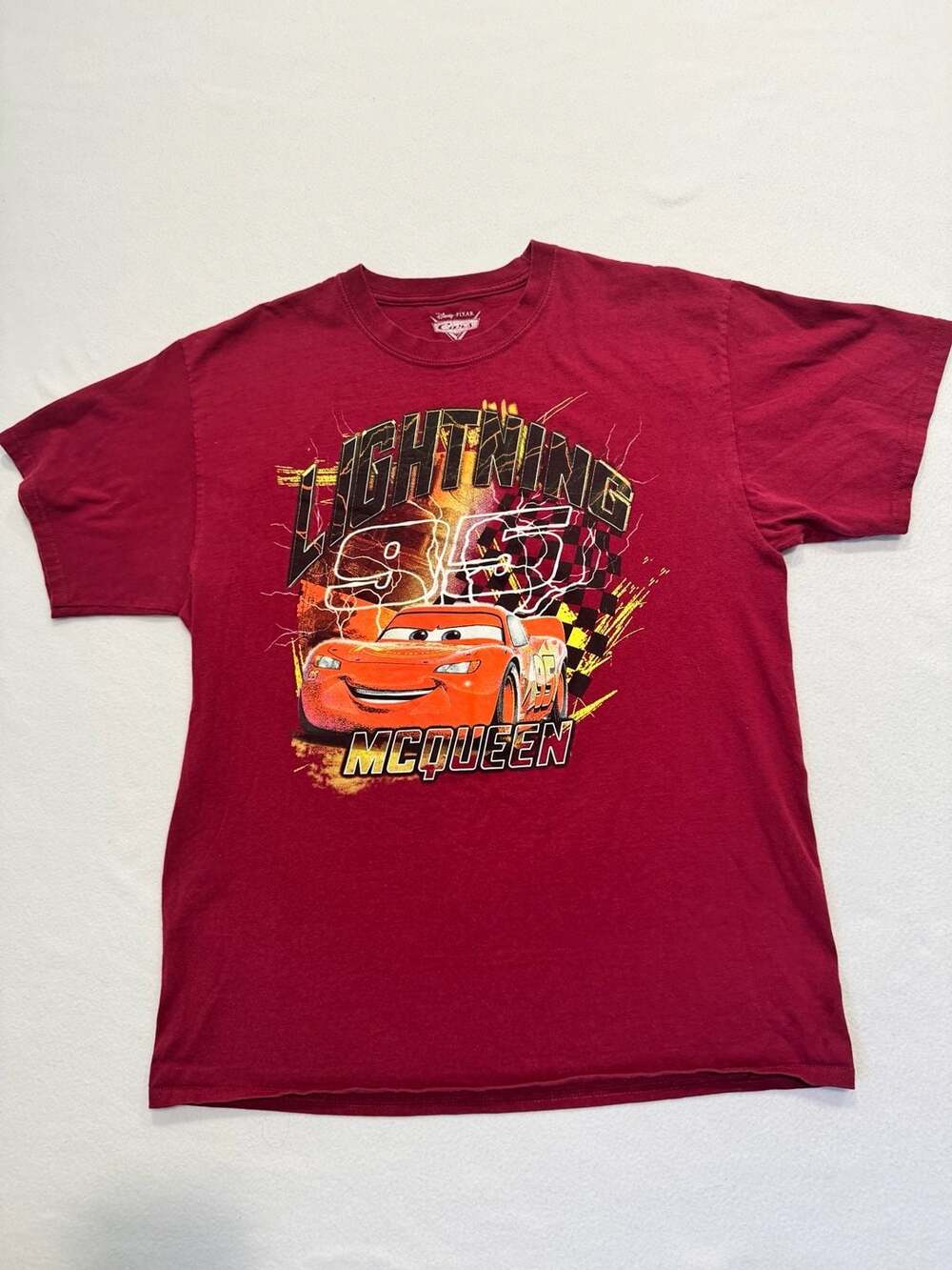 Disney Pixar Cars Lightning McQueen Men’s Large Maroon Graphic T-Shirt